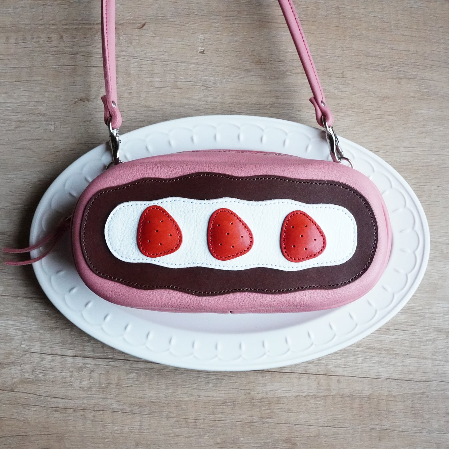 Pink Eclair Strawberry Pochette