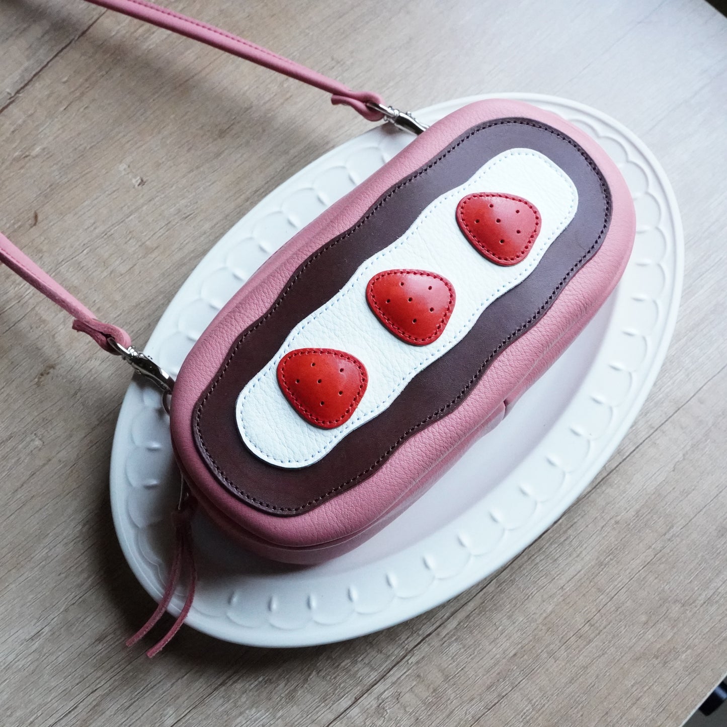 Pink Eclair Strawberry Pochette