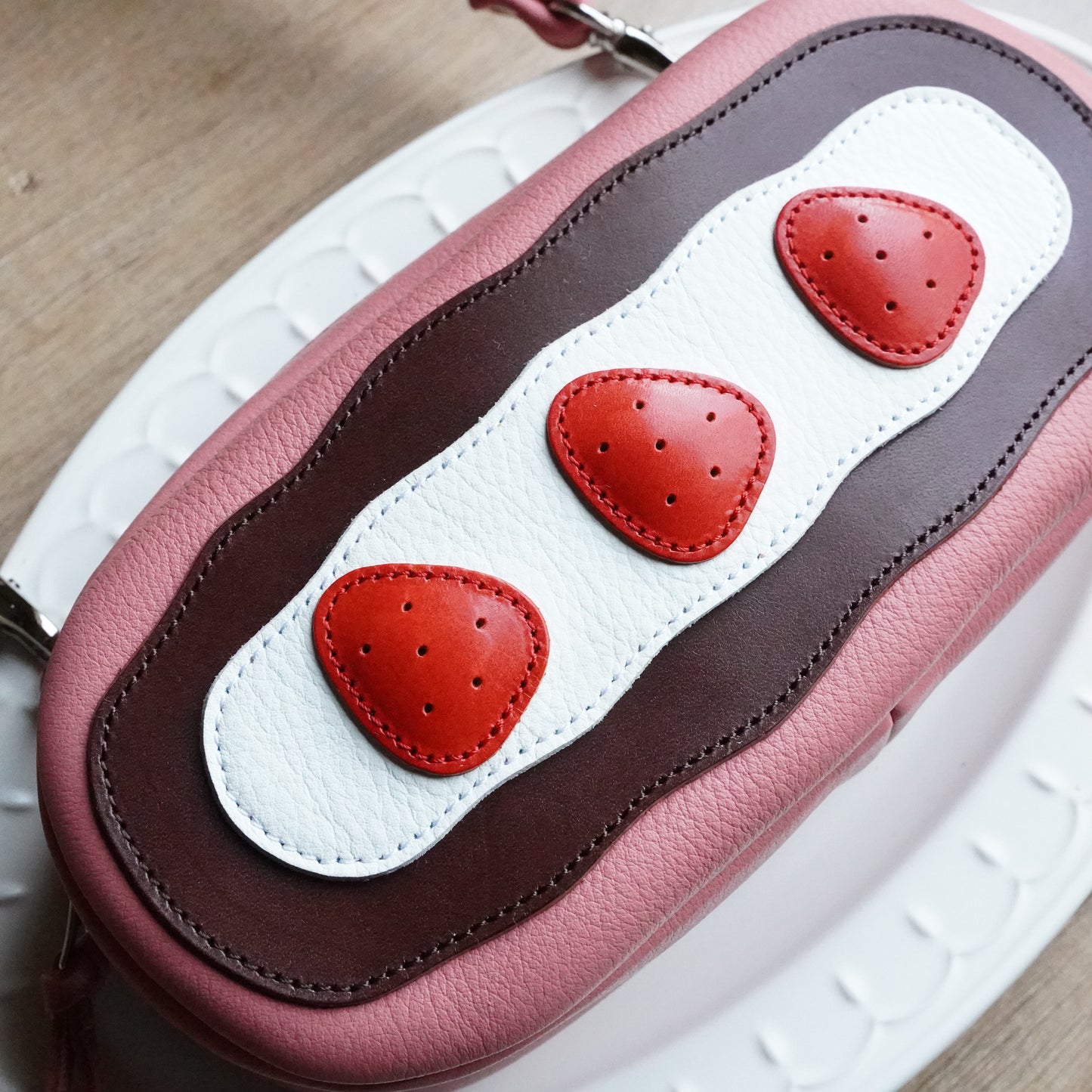 Pink Eclair Strawberry Pochette