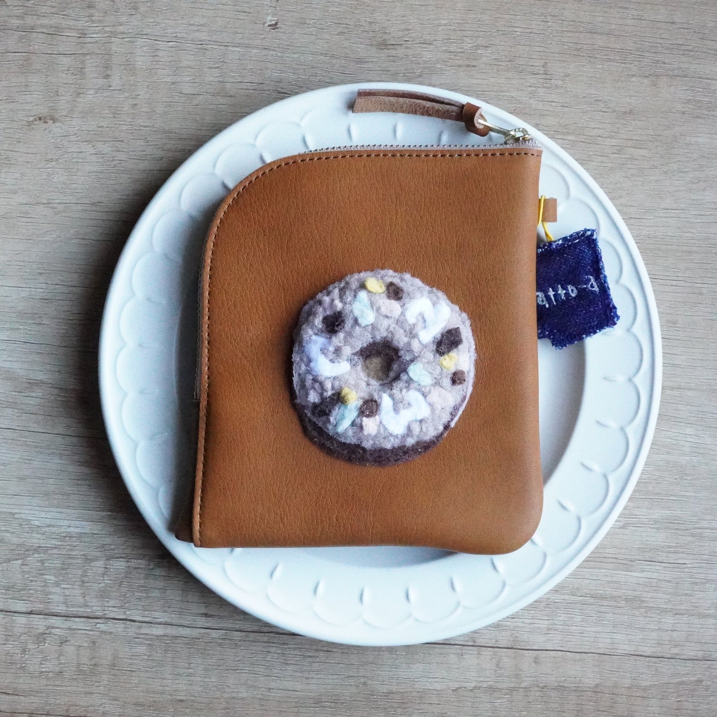 YUYAmade × atto-@ Collaboration / Cupcake L-Shaped Pouch