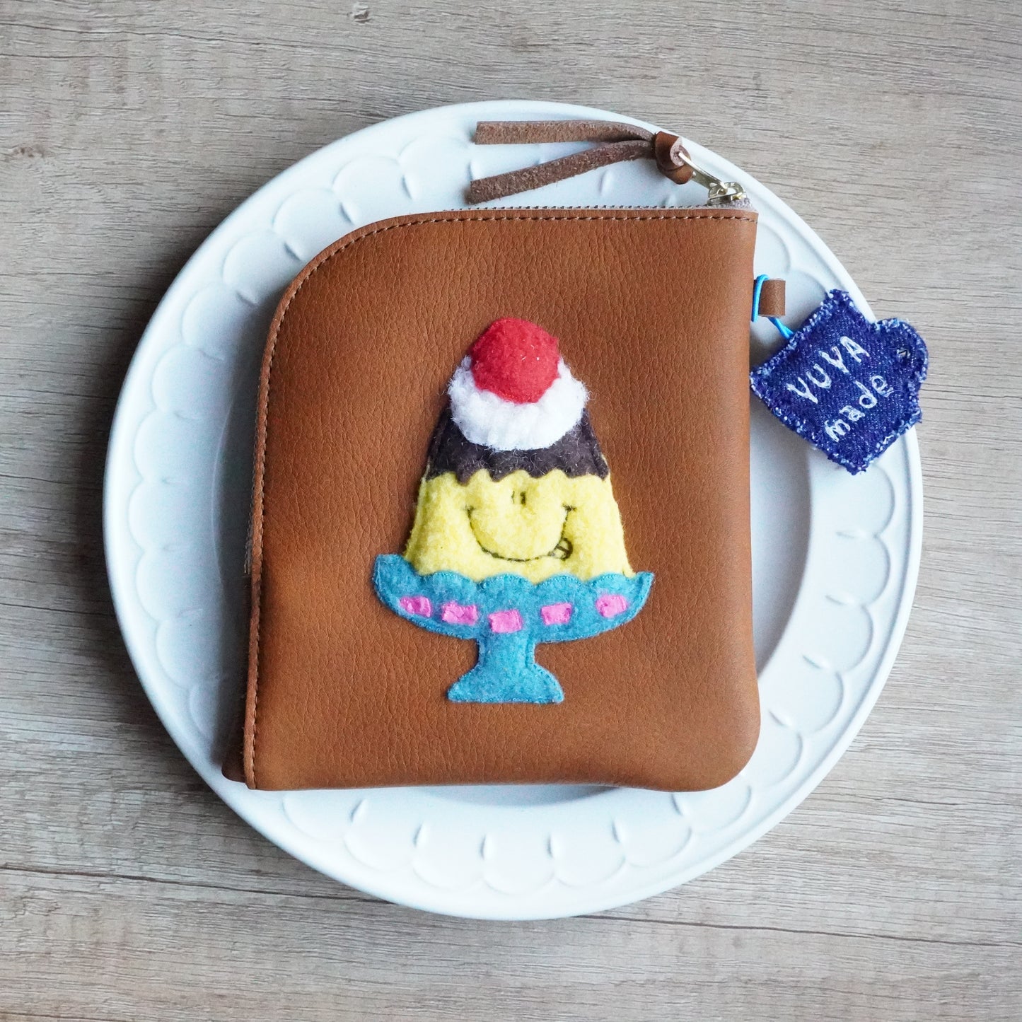YUYAmade × atto-@ Collaboration / Cupcake L-Shaped Pouch