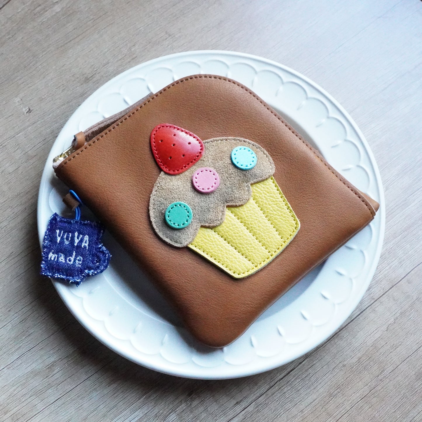 YUYAmade × atto-@ Collaboration / Cupcake L-Shaped Pouch