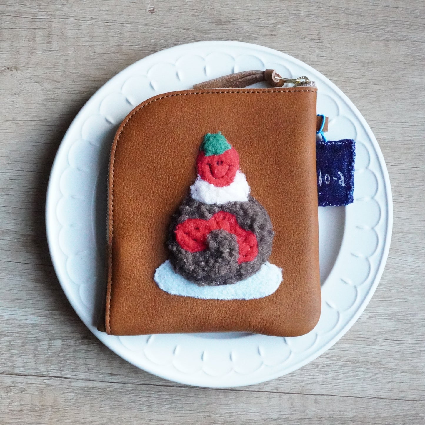 YUYAmade × atto-@ Collaboration / Cupcake L-Shaped Pouch
