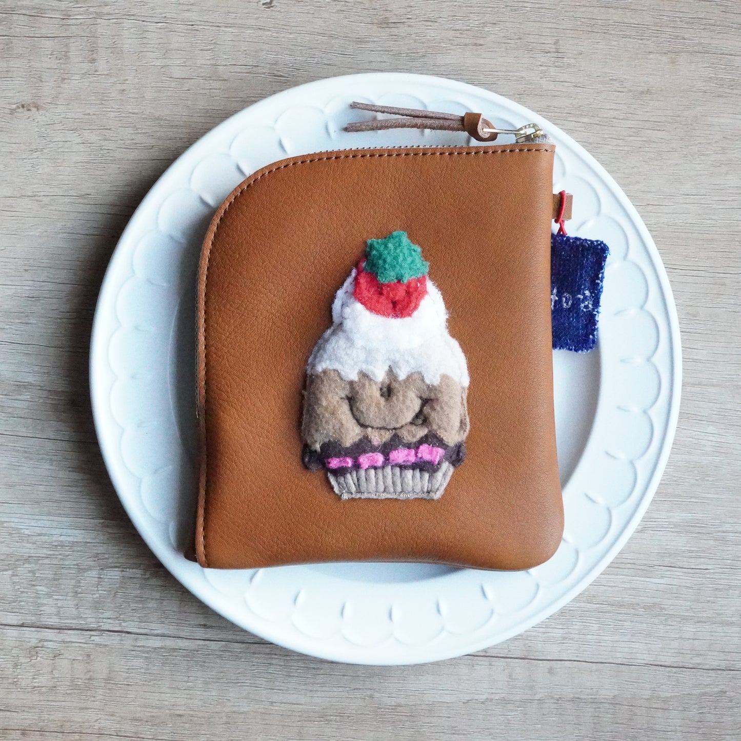 YUYAmade × atto-@ Collaboration / Cupcake L-Shaped Pouch