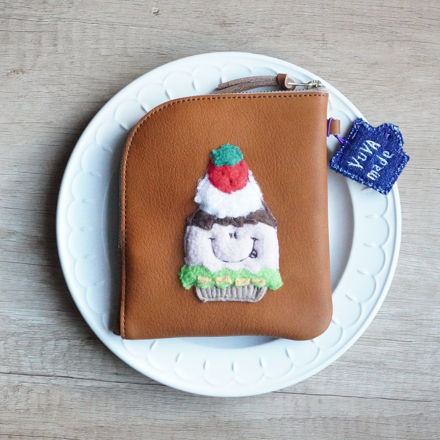 YUYAmade × atto-@ Collaboration / Cupcake L-Shaped Pouch