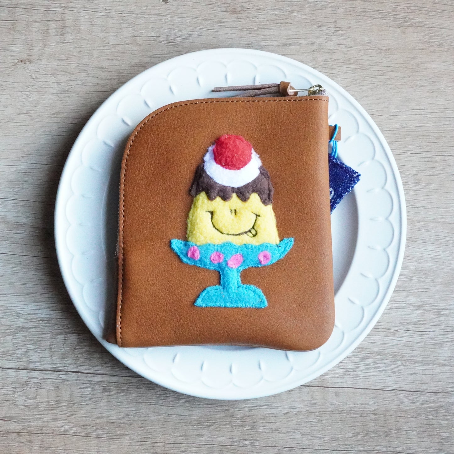 YUYAmade × atto-@ Collaboration / Cupcake L-Shaped Pouch