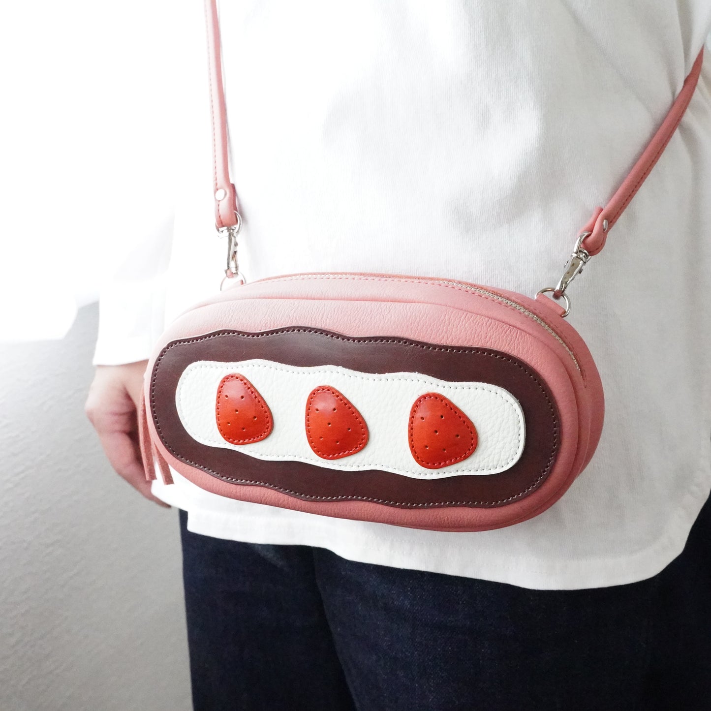 Pink Eclair Strawberry Pochette