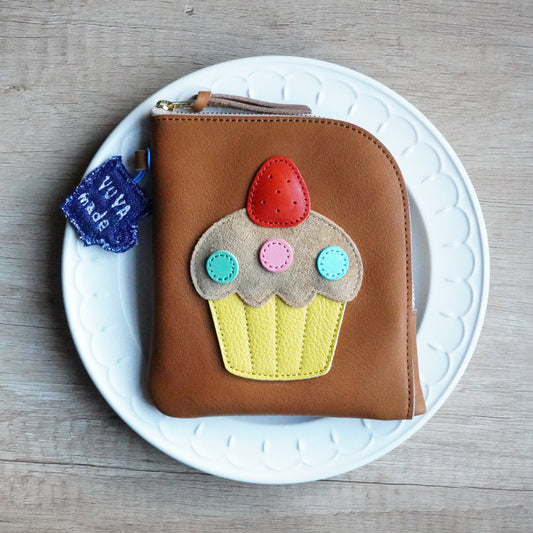 YUYAmade × atto-@ Collaboration / Cupcake L-Shaped Pouch